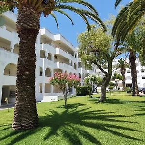 Casa Angela, 180m From The Porches (Algarve)